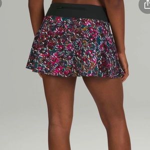 Lululemon Play Off the Pleats Mid- Rise Skirt